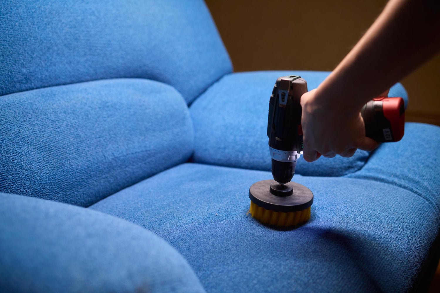 Comment nettoyer un fauteuil en tissu bouclette sans l’abîmer – Guide complet 2025 - Maestria